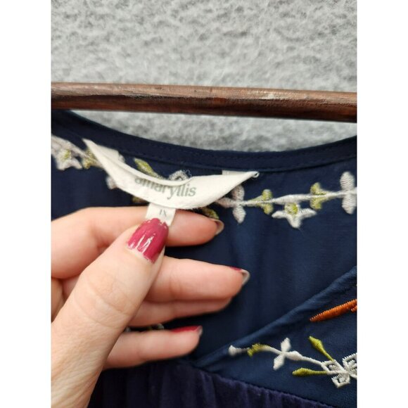 Navy Blue Amaryllis Embroidered Sleeveless Top Size 1X Cotton/Spandex Blend - Picture 2 of 7